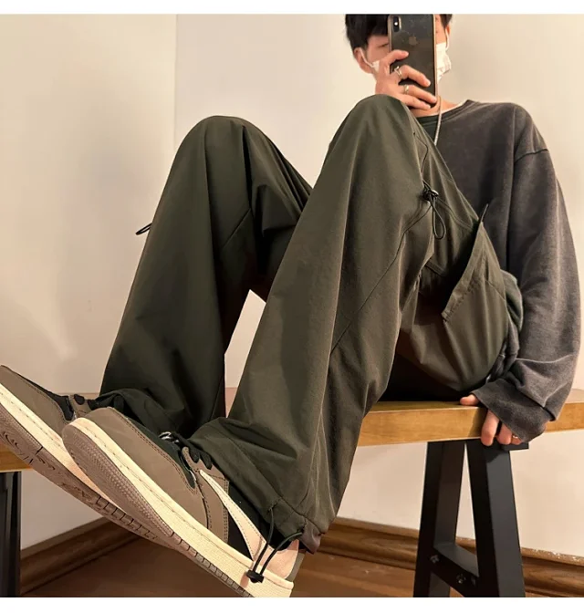 Men's Outdoor Loose Cargo Pants Detail