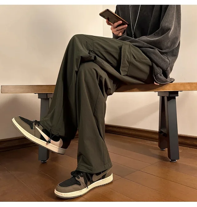 Men's Outdoor Loose Cargo Pants Detail