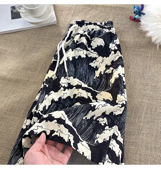 Men's Summer Wave Print Loose Shorts Detail