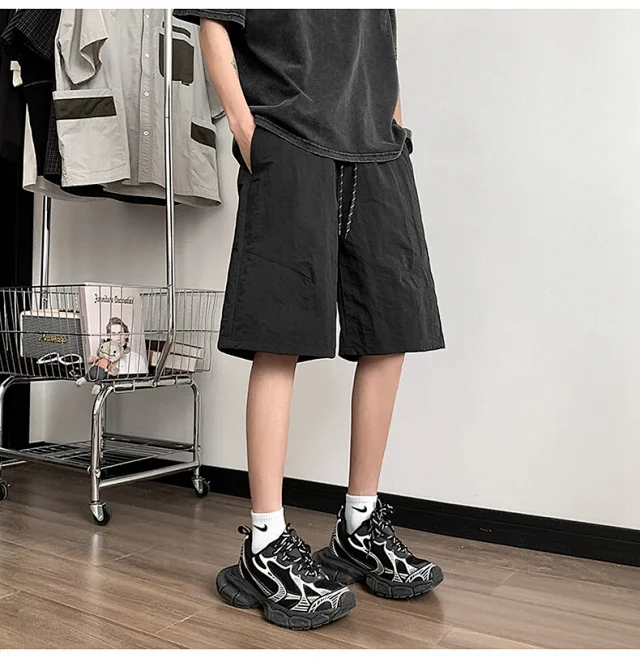 Men's Trendy Quick - Dry Taffeta 5 - Inch Shorts Detail