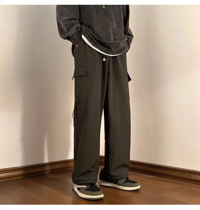Men's Outdoor Loose Cargo Pants Detail