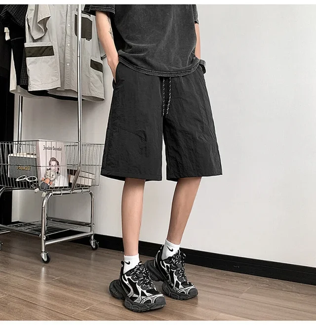 Men's Trendy Quick - Dry Taffeta 5 - Inch Shorts Detail