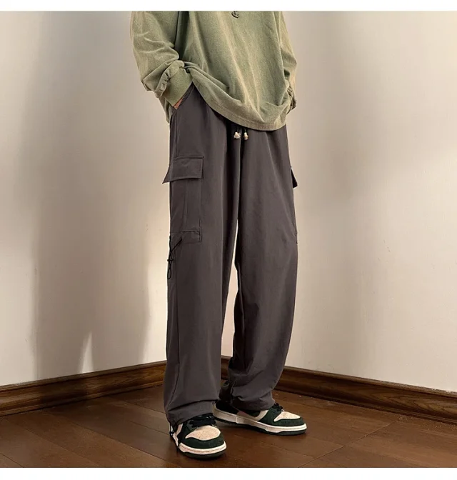 Men's Outdoor Loose Cargo Pants Detail