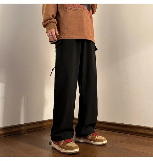 Men's Outdoor Loose Cargo Pants Detail