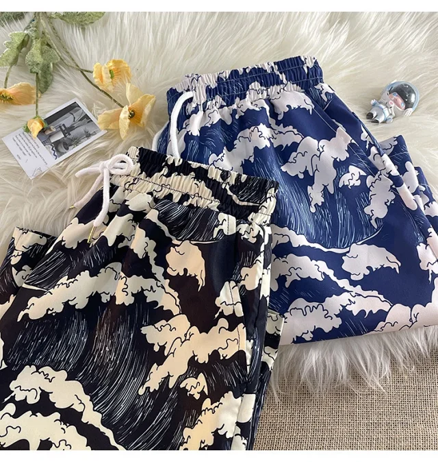 Men's Summer Wave Print Loose Shorts Detail