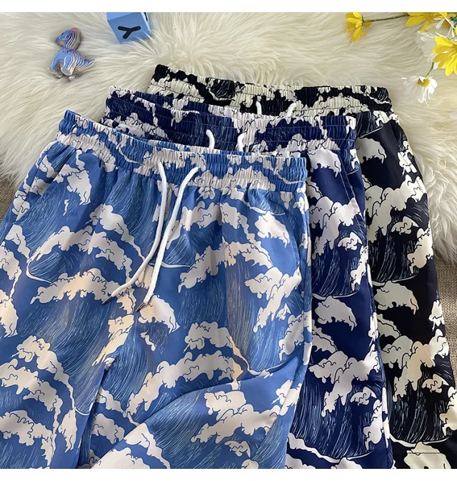 Men's Summer Wave Print Loose Shorts Detail