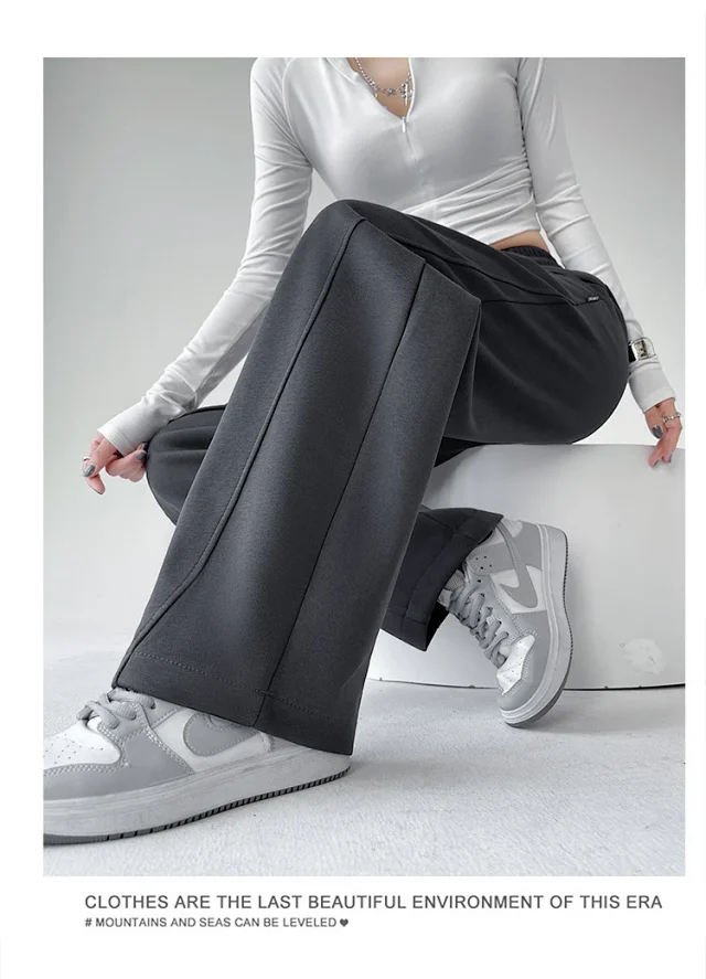 Banana Sporty Wide Leg Sweatpants for Women Detail