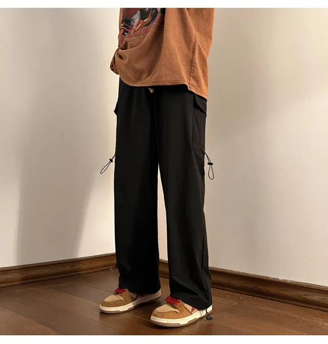 Men's Outdoor Loose Cargo Pants Detail
