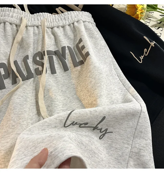 Men's Summer New Trendy Foam Print Loose Shorts Detail