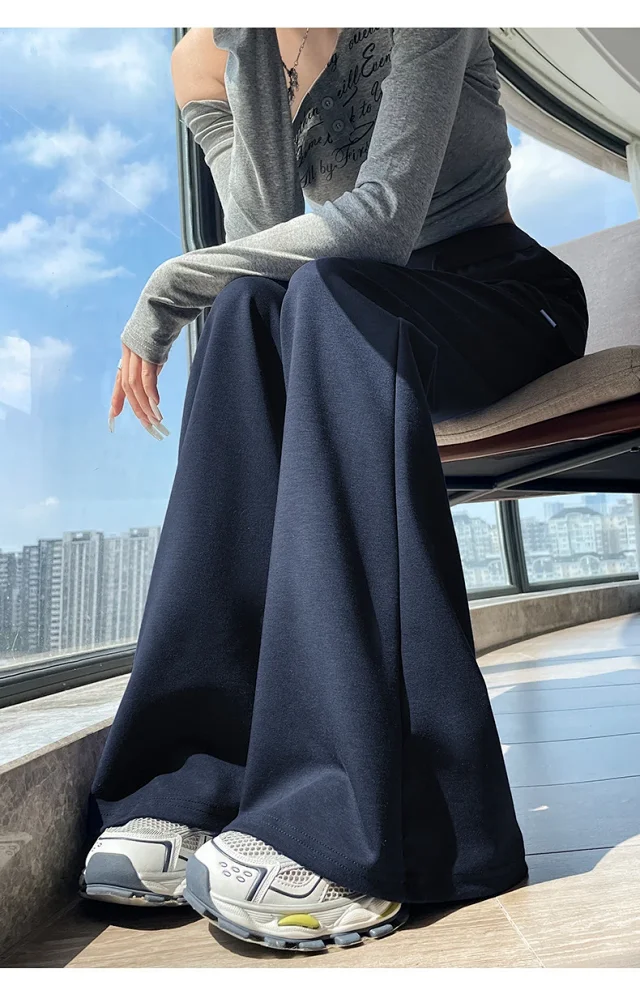 2025 Fall Women's High-Waisted Slimming Micro-Flare Trousers Detail
