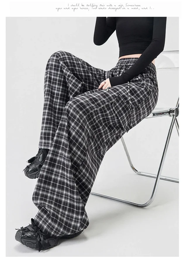 Stylish Plaid Wide-Leg Cargo Pants for Women Detail