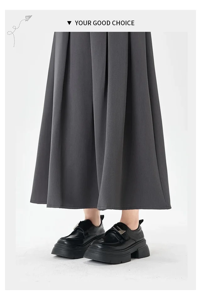 Women's Mid-Length Gray Suit Pleated Skirt Detail