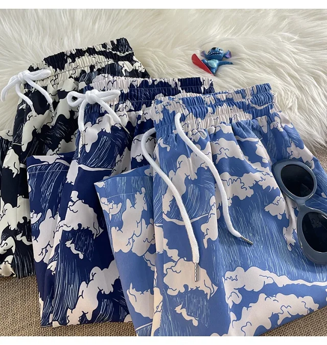 Men's Summer Wave Print Loose Shorts Detail