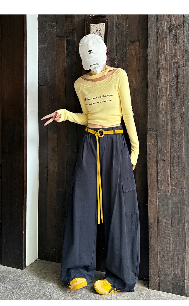 American High-waisted Slimming Cargo Pants Detail