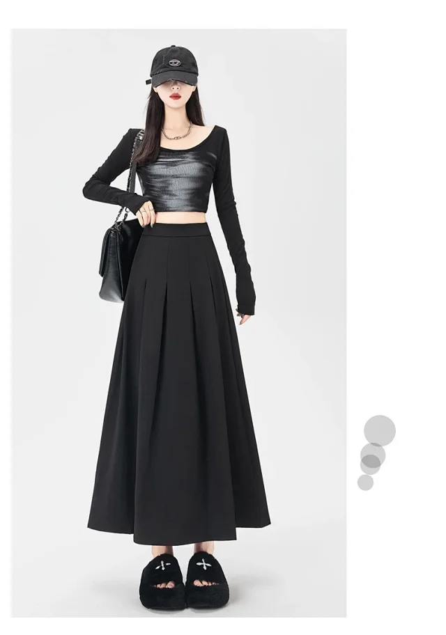 Women's Mid-Length Gray Suit Pleated Skirt Detail