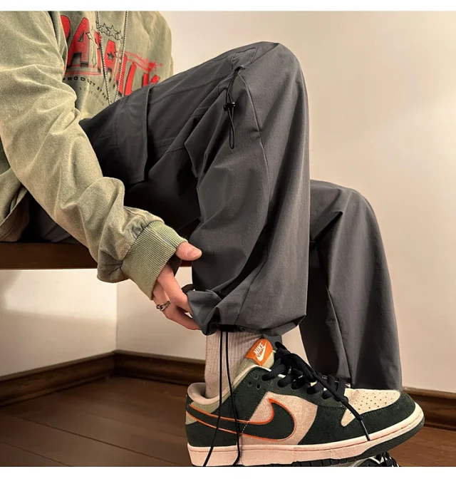 Men's Outdoor Loose Cargo Pants Detail