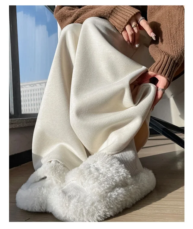 Women's Cashmere Wide - Leg Pants Detail