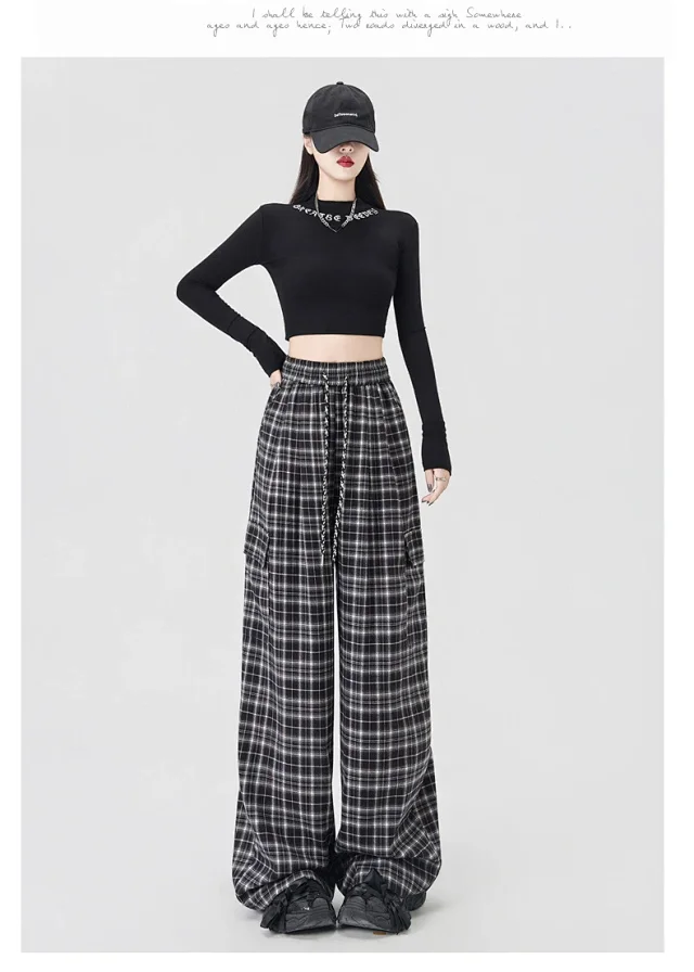 Stylish Plaid Wide-Leg Cargo Pants for Women Detail