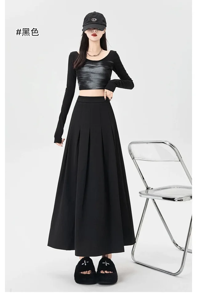Women's Mid-Length Gray Suit Pleated Skirt Detail