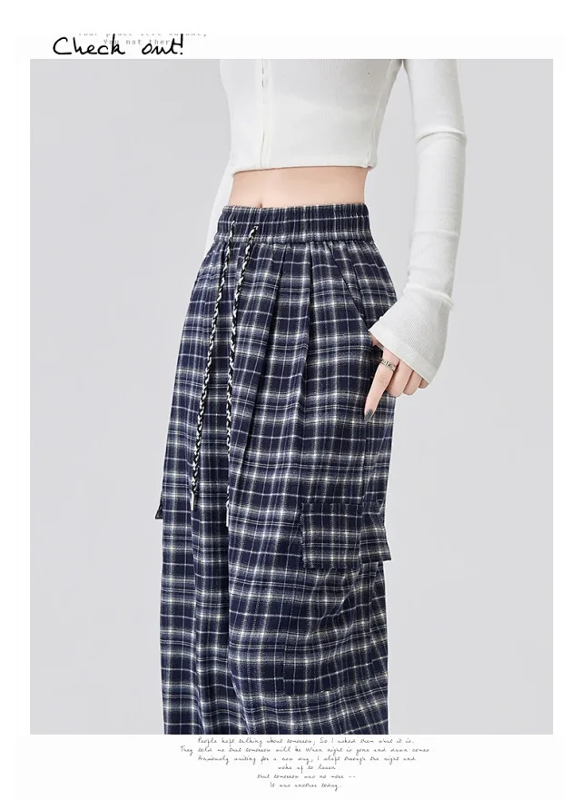 Stylish Plaid Wide-Leg Cargo Pants for Women Detail