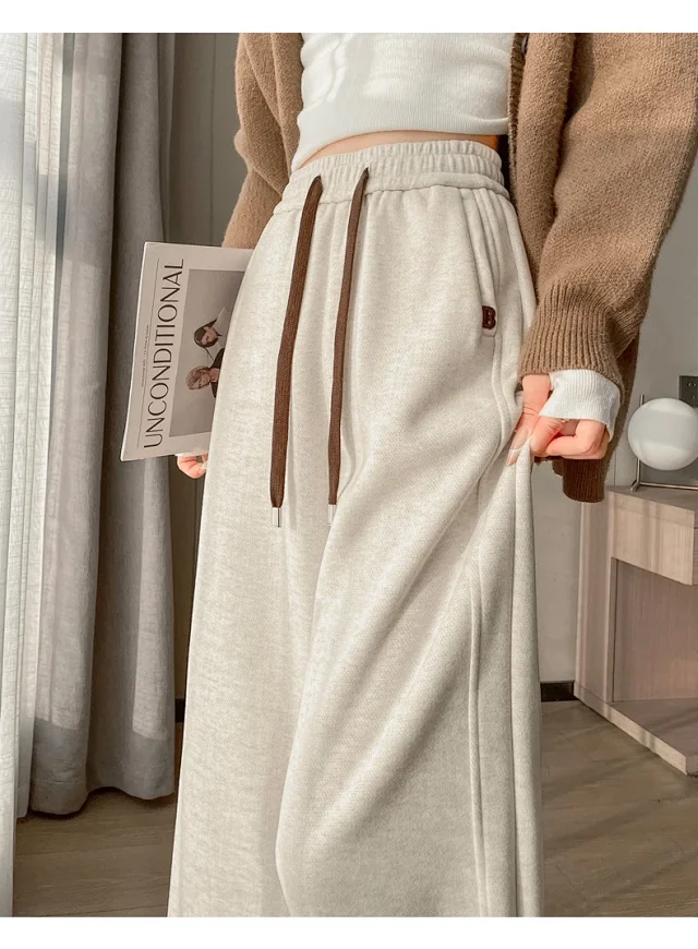 2025 Women's Straight Pants in Beige Detail