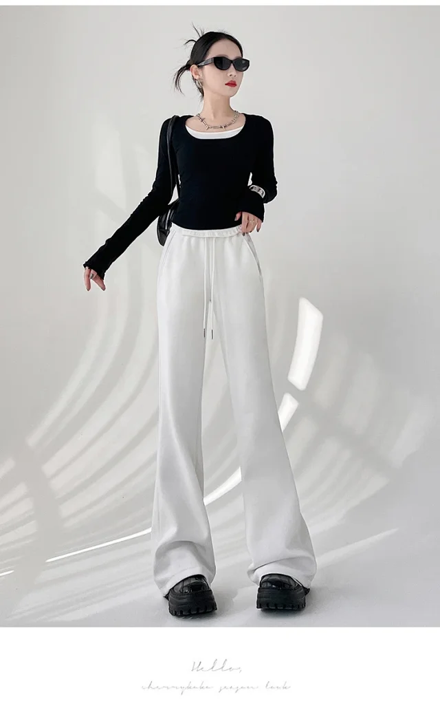 2025 Fall Women's Maillard Horseshoe Pants - High-Waisted, Slimming, American Micro-Flare Long Pants Detail