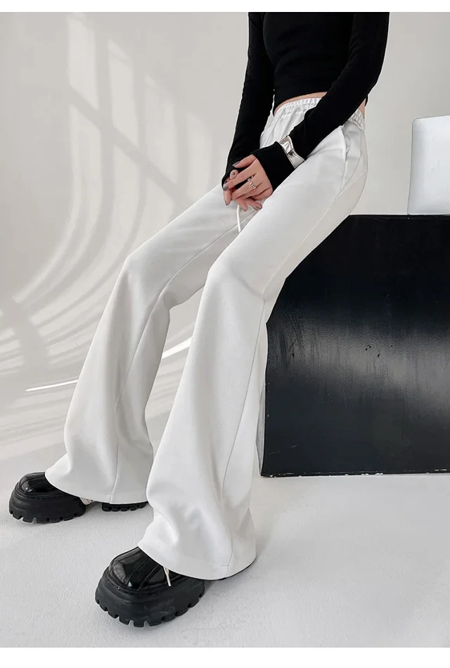 2025 Fall Women's Maillard Horseshoe Pants - High-Waisted, Slimming, American Micro-Flare Long Pants Detail