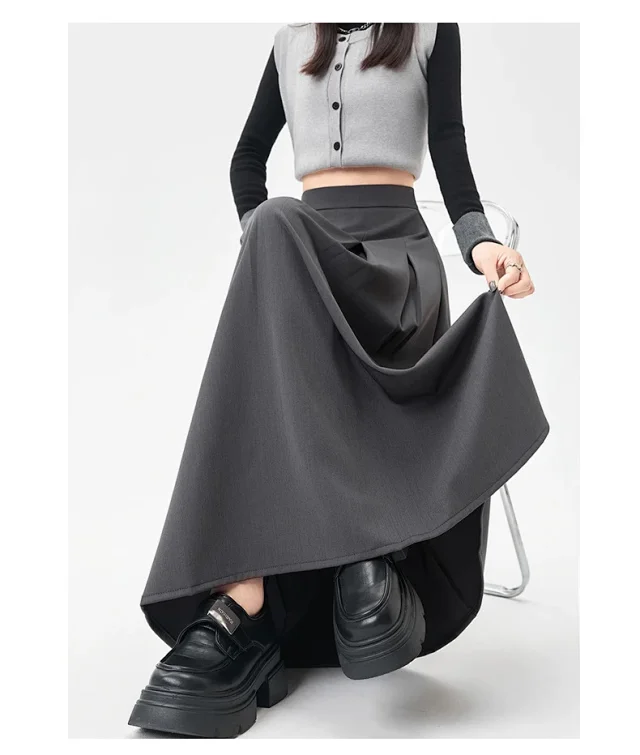 Women's Mid-Length Gray Suit Pleated Skirt Detail