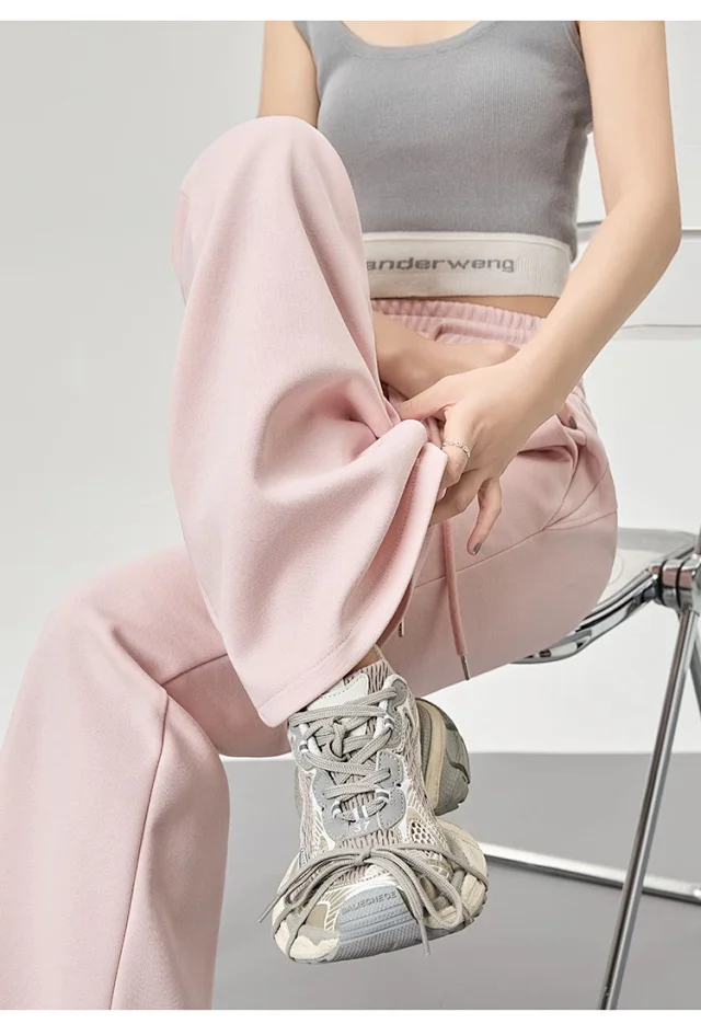 2025 Fall Women's Maillard Horseshoe Pants - High-Waisted, Slimming, American Micro-Flare Long Pants Detail