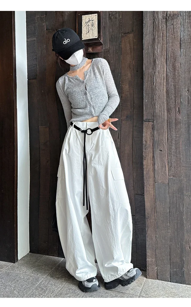 American High-waisted Slimming Cargo Pants Detail