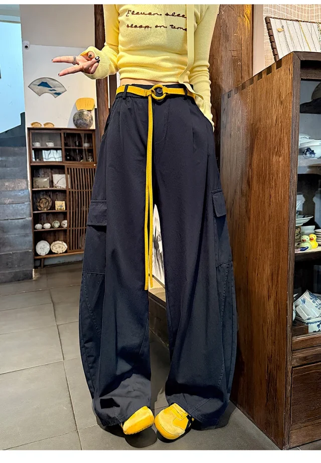 American High-waisted Slimming Cargo Pants Detail