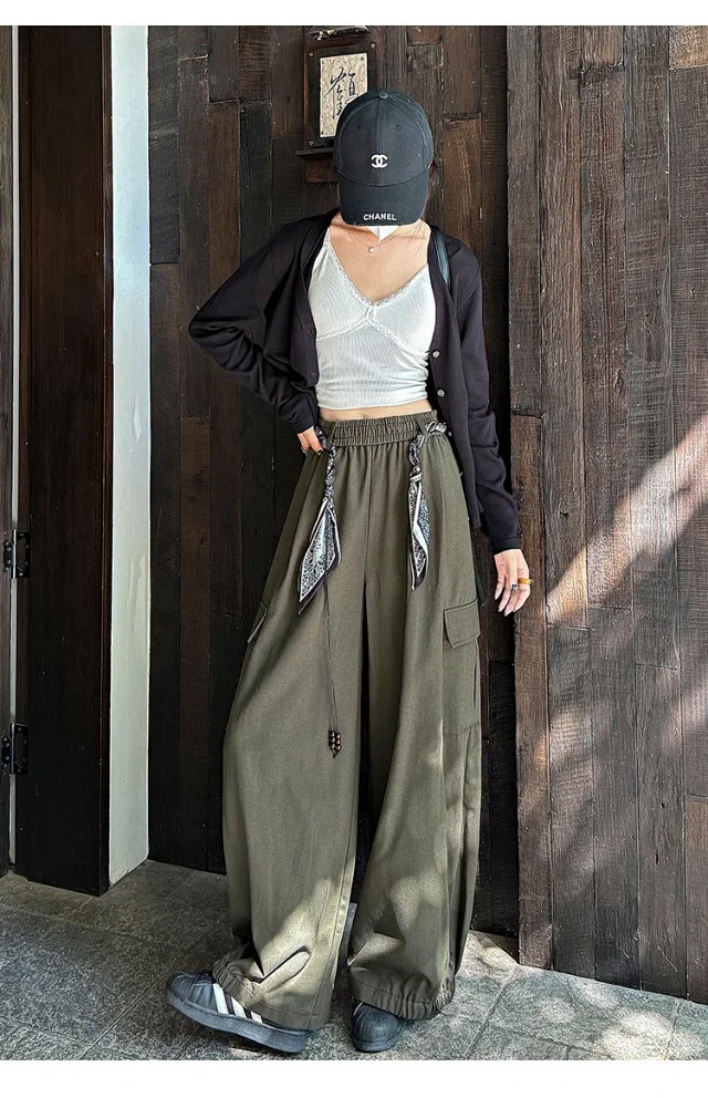 2025 Fall New 2 - Way Women's Cargo Pants Detail
