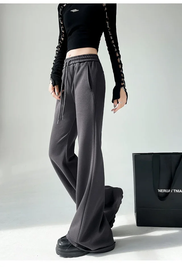 2025 Fall Women's Maillard Horseshoe Pants - High-Waisted, Slimming, American Micro-Flare Long Pants Detail