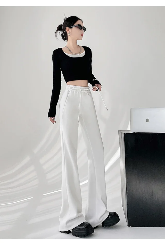 2025 Fall Women's Maillard Horseshoe Pants - High-Waisted, Slimming, American Micro-Flare Long Pants Detail
