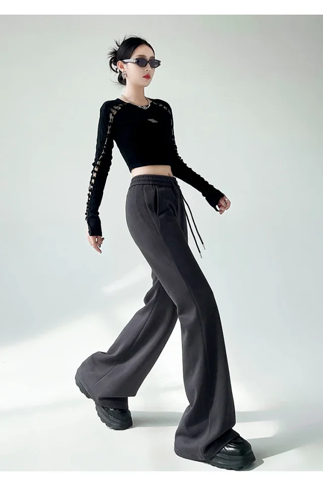 2025 Fall Women's Maillard Horseshoe Pants - High-Waisted, Slimming, American Micro-Flare Long Pants Detail