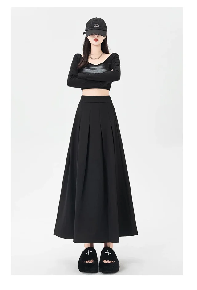 Women's Mid-Length Gray Suit Pleated Skirt Detail