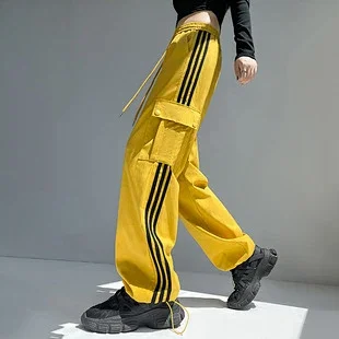 Women's Wide-Leg Cargo Pants 2025 Fall Detail