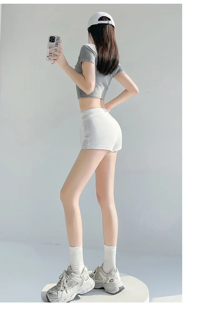 High - Elastic Cycling Shorts Detail