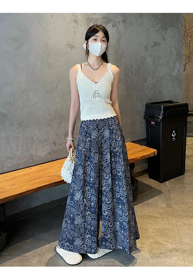 2025 Summer Women's French Retro Print A-line Wide-leg Capris Detail