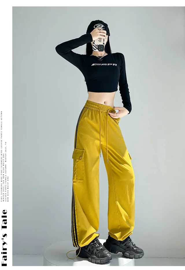 Women's Wide-Leg Cargo Pants 2025 Fall Detail