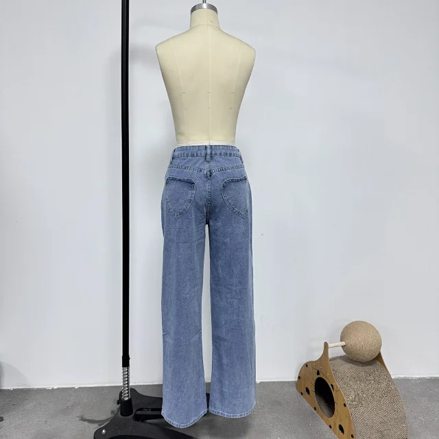 Women's Loose High - Waist Jeans Detail