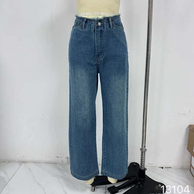 Euro - Amer Retro Wide - Leg Jeans Detail