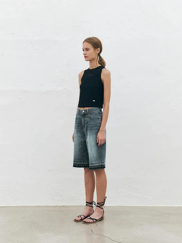 TUME Retro Loose High-waist Denim Capris for Women Detail