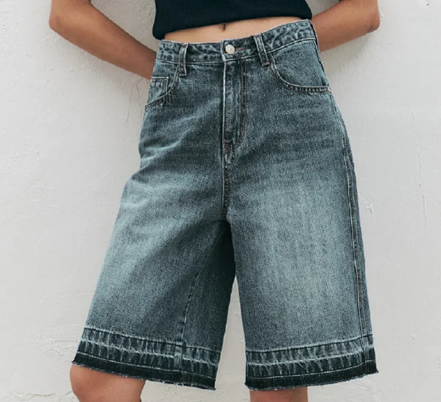 TUME Retro Loose High-waist Denim Capris for Women Detail