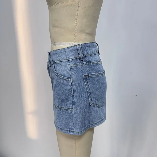 High-Waisted Slim Denim Mini Skirt Detail
