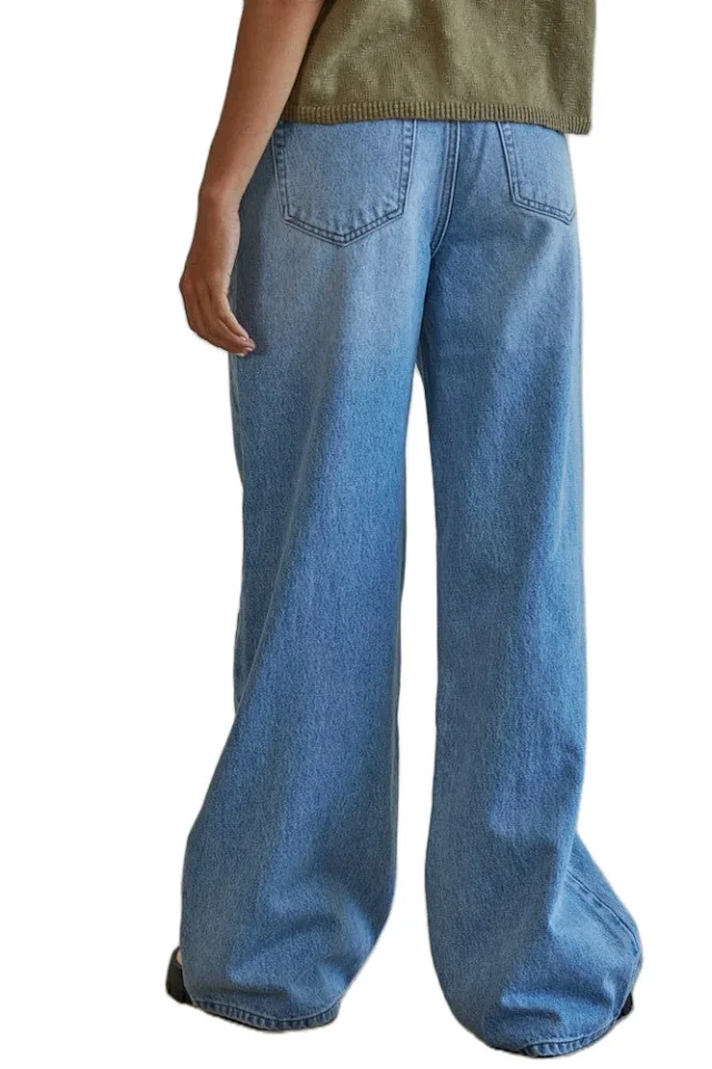 European and American Washed High - Waist Loose Jeans Detail