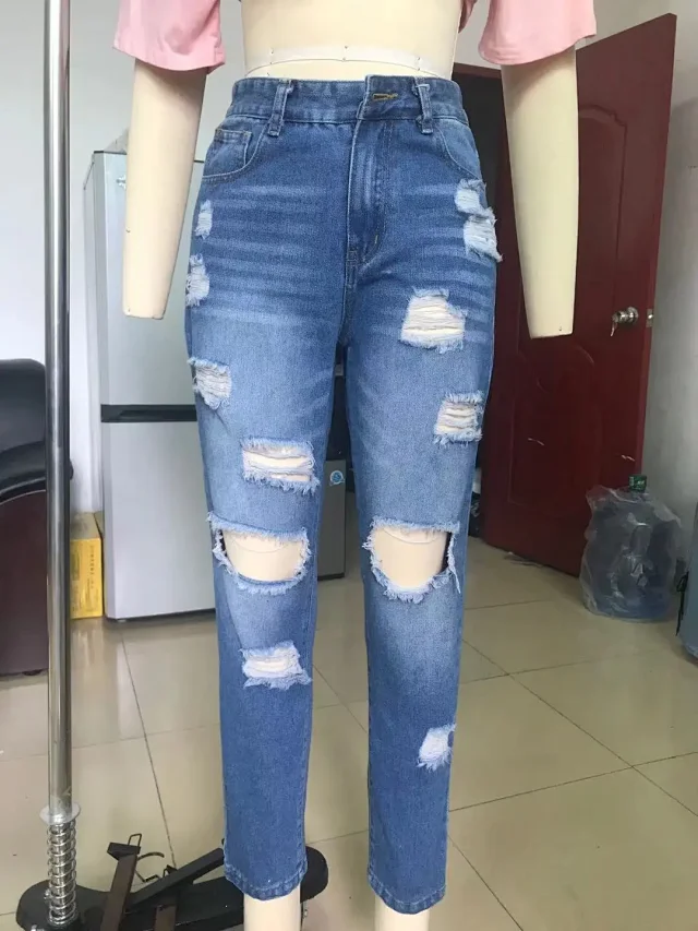 Trendy Ripped Slim Jeans for Women Detail
