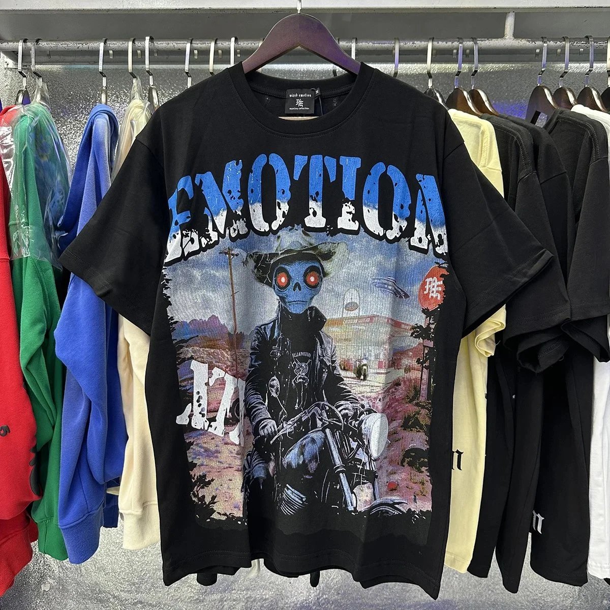 EM008 Black