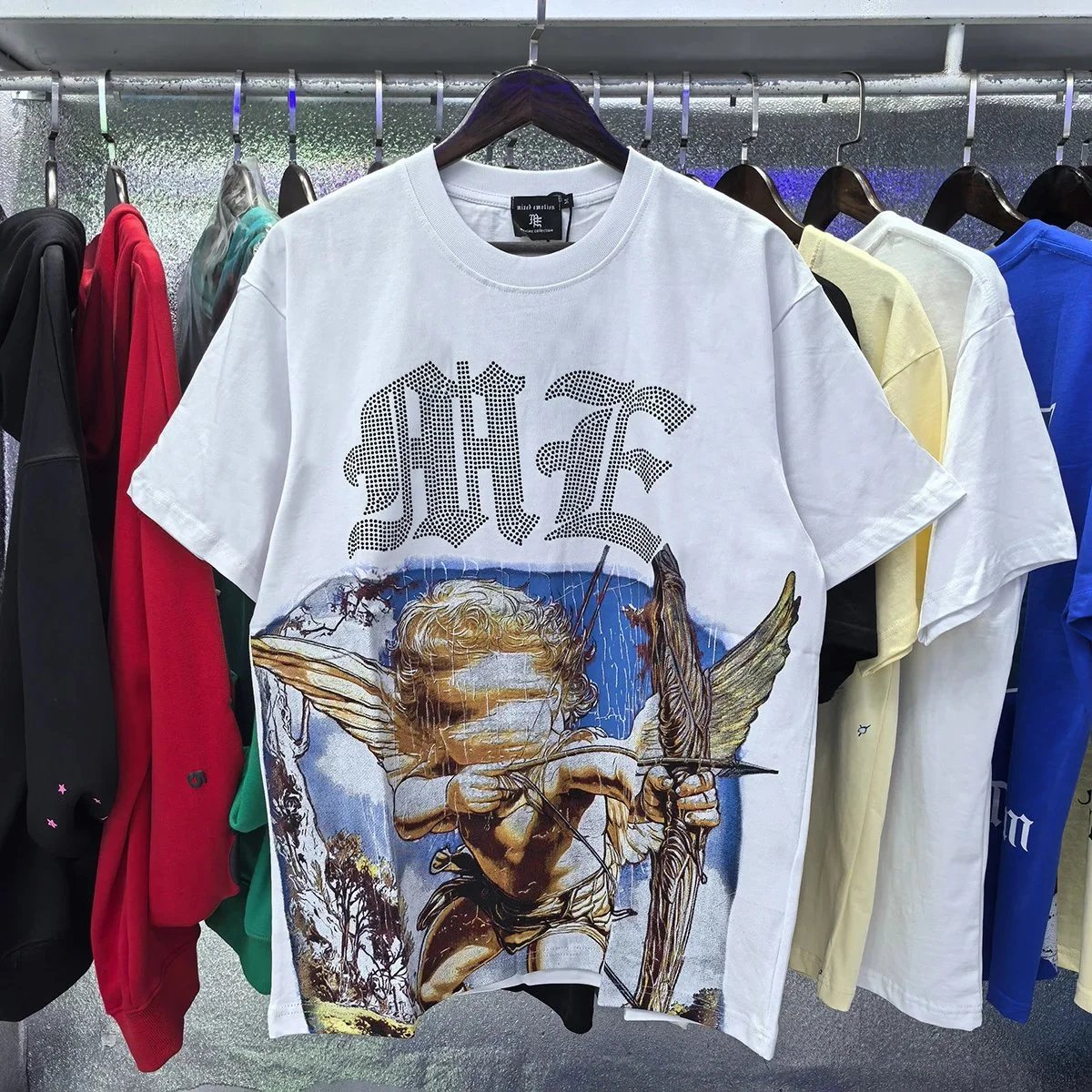 EM001 White