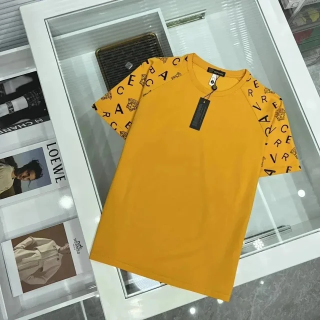 Versace T-Shirts Short-Sleeve Graphic T-Shirt product detail image 2